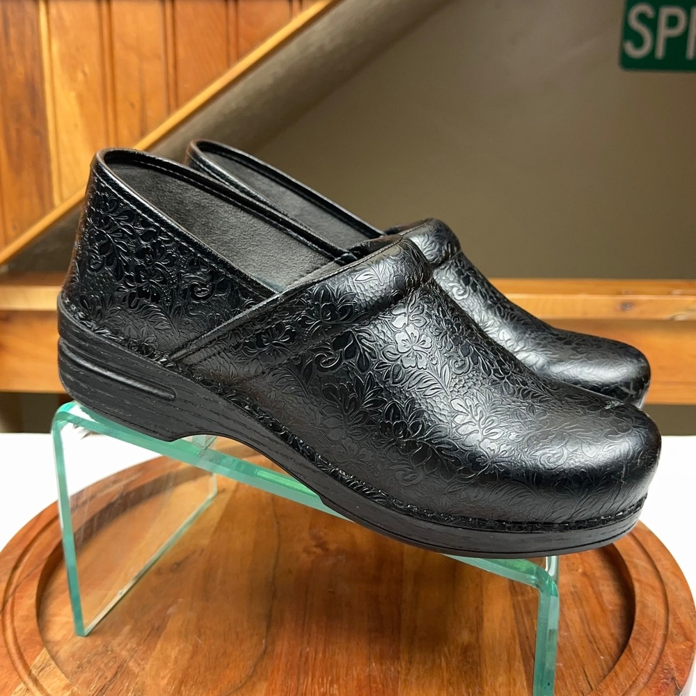 Dansko XP Pro Black Floral Embossed Leather Clogs Womens 41 Slip Resistant